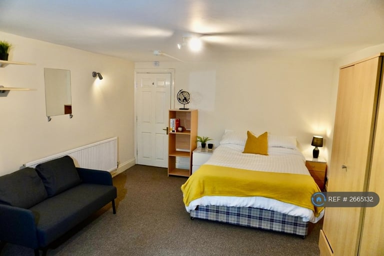 3 bedroom flat in Waverley Road, Redland, BS6 (3 bed) (#2665132)