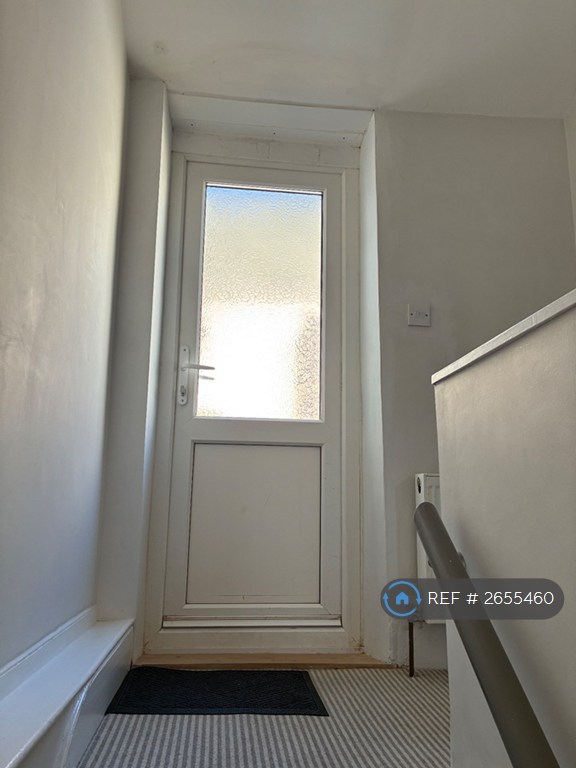 3 bedroom flat in Kent Place, Ramsgate, CT11 (3 bed) (#2655460)