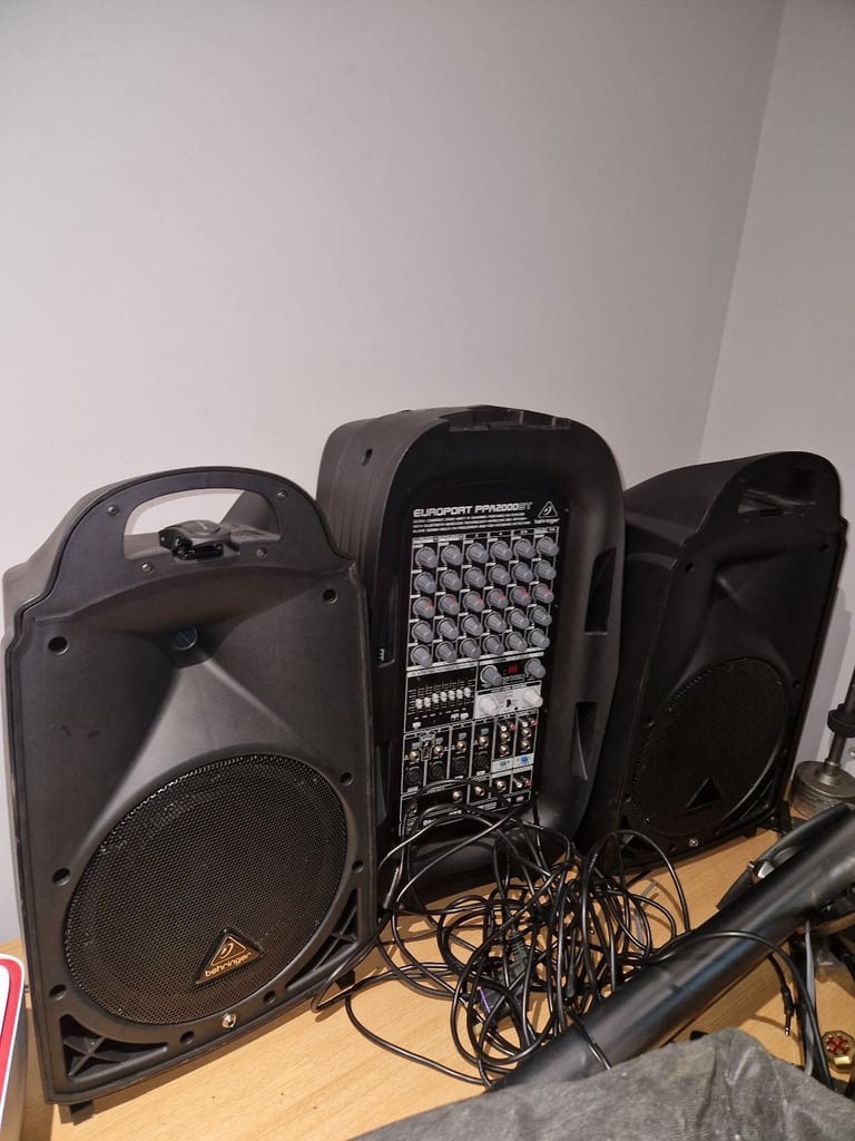 Behringer Europort PPA2000BT 8 Channel Portable PA System( like new 