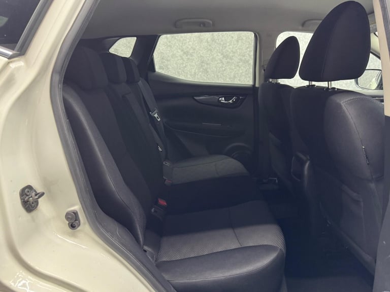 2016 Nissan Qashqai 1.2 DIG-T N-Connecta XTRON 2WD Euro 6 (s/s) 5dr HATCHBACK Petrol Automatic