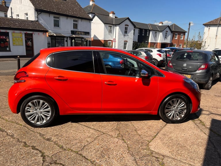 2016 Peugeot 208 1.2 PureTech Allure Euro 6 5dr HATCHBACK Petrol Manual