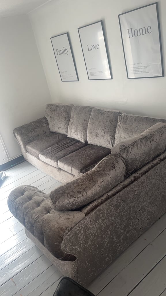 Crushed Velvet Chesterfield Corner Sofa