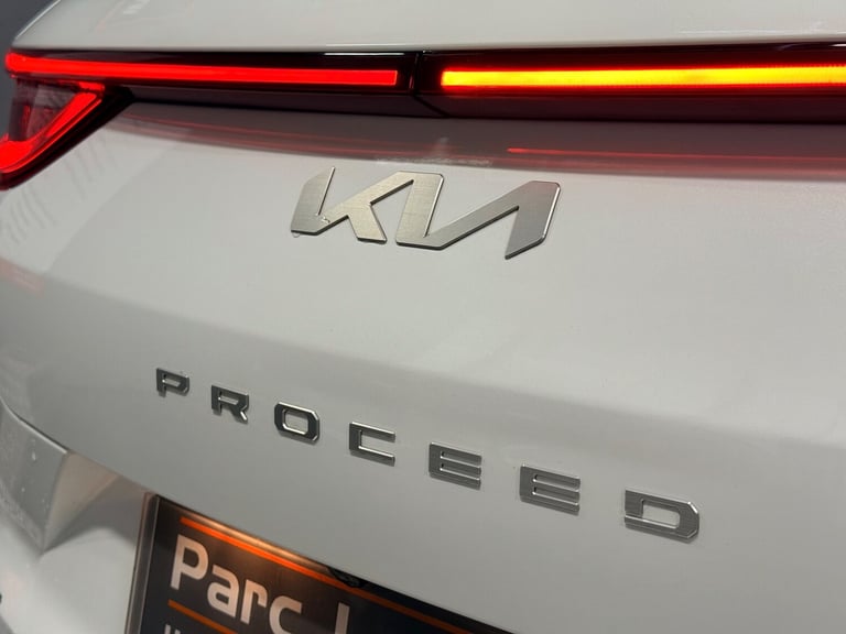 2022 Kia Pro Ceed Kia ProCeed GT-Line Estate ISG  Fusion White  49 900 Miles 