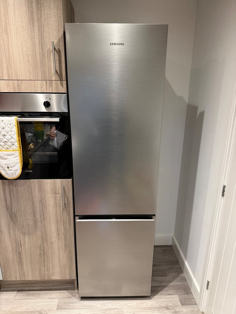 image for SAMSUNG Series 5 SpaceMax RB38T602CS9/EU 70/30 Fridge Freezer - Matte Stainless Steel