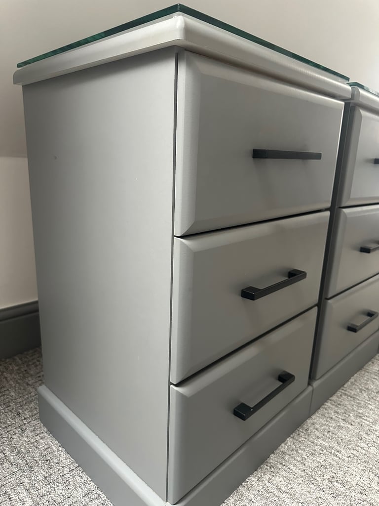 Pair of bed side tables with drawers 