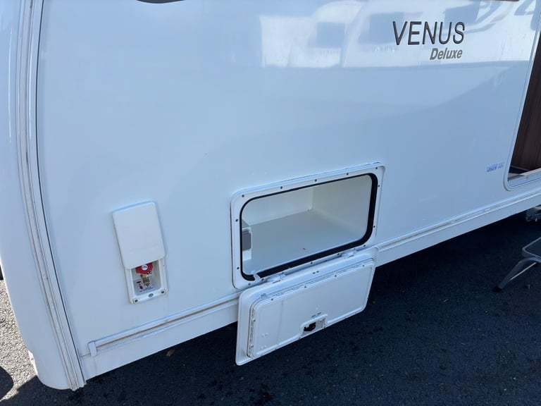 2019 VENUS 570-4, LIGHT WEIGHT FIXED BED, ONE OWNER, MOVER, ............NOW SOLD
