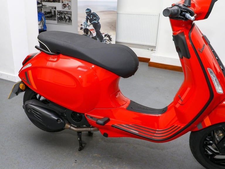 2025, '25  Piaggio Vespa Sprint S 125 Scooter. 1 Owner. ONLY 69 MILES. £3,895