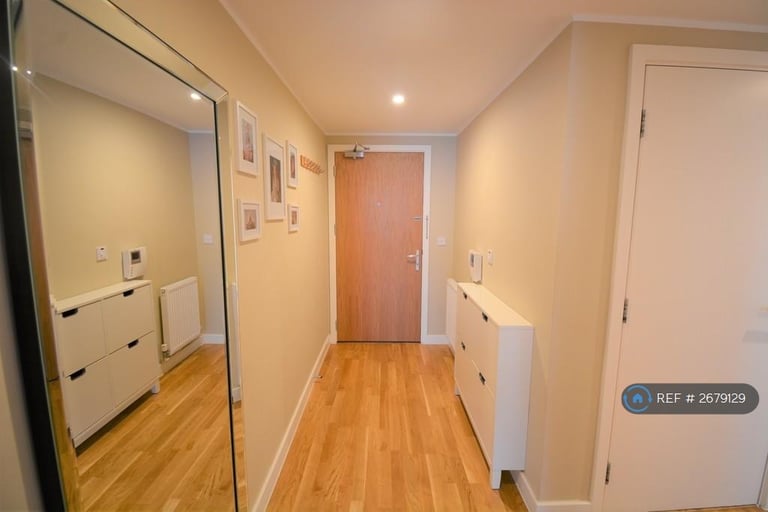 2 bedroom flat in Datchet House, Hounslow, TW4 (2 bed) (#2679129)
