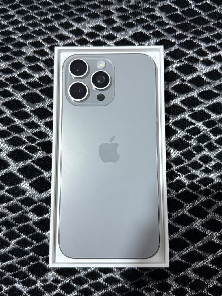 iPhone 16 Pro Max 