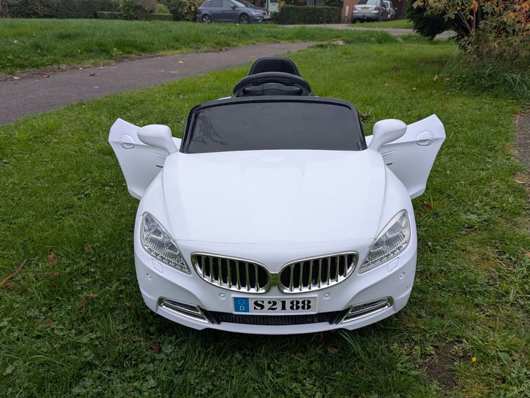 RICCO® Kids BMW Style Electric Ride On Toy Car (White) w/ remote control