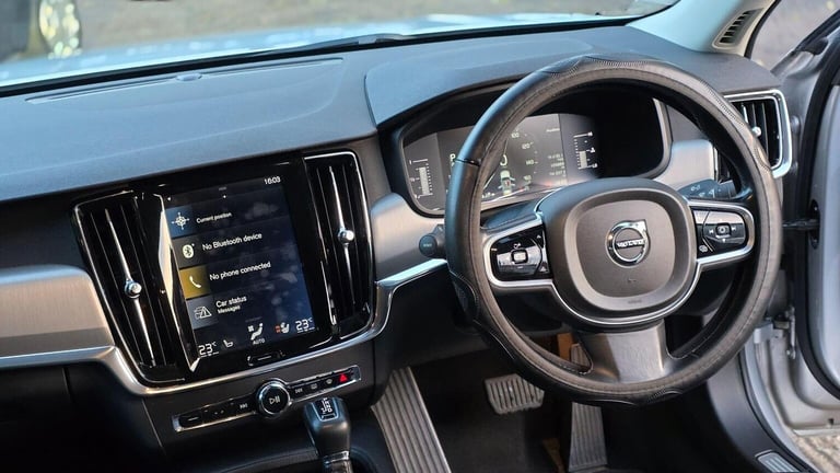 VOLVO S90 2.0 D4 Momentum Auto Euro 6 (s/s) 4dr 2018