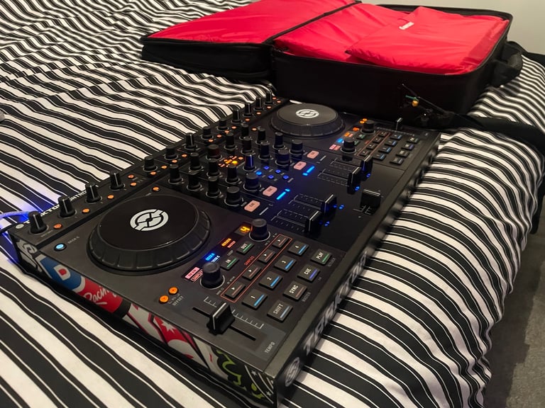 Native Instruments Traktor KONTROL S4 mk1 controller with Odyssey carry case Used (read description)