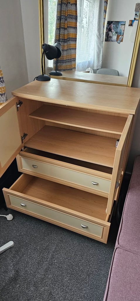 Light Oak Chest of Drawers / Storage Cabinet – £40 (E13)