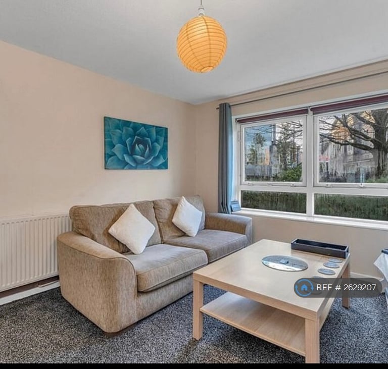 1 bedroom flat in Holyrood Road, Edinburgh, EH8 (1 bed) (#2629207)