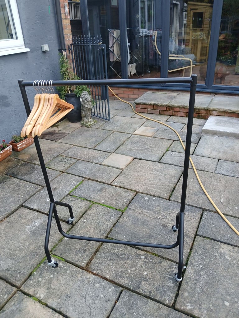 Clothes rail