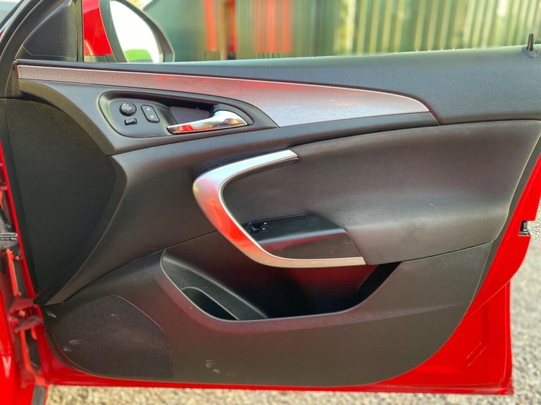 2015 Vauxhall Insignia 2.0 CDTi Design Nav Sports Tourer Auto Euro 6 5dr Estate Diesel Automatic