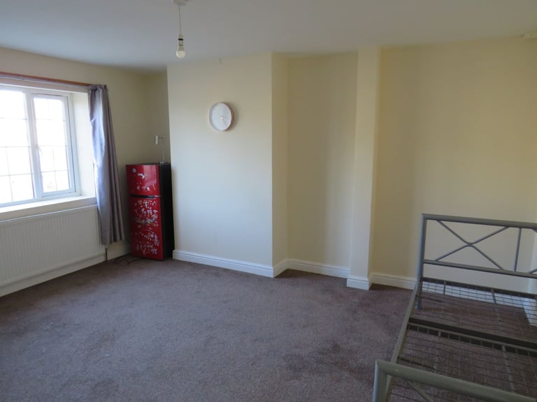 5 bedroom 3 bath house for rent in Southall UB2