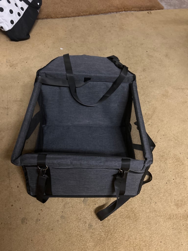 image for Car pet carrier 