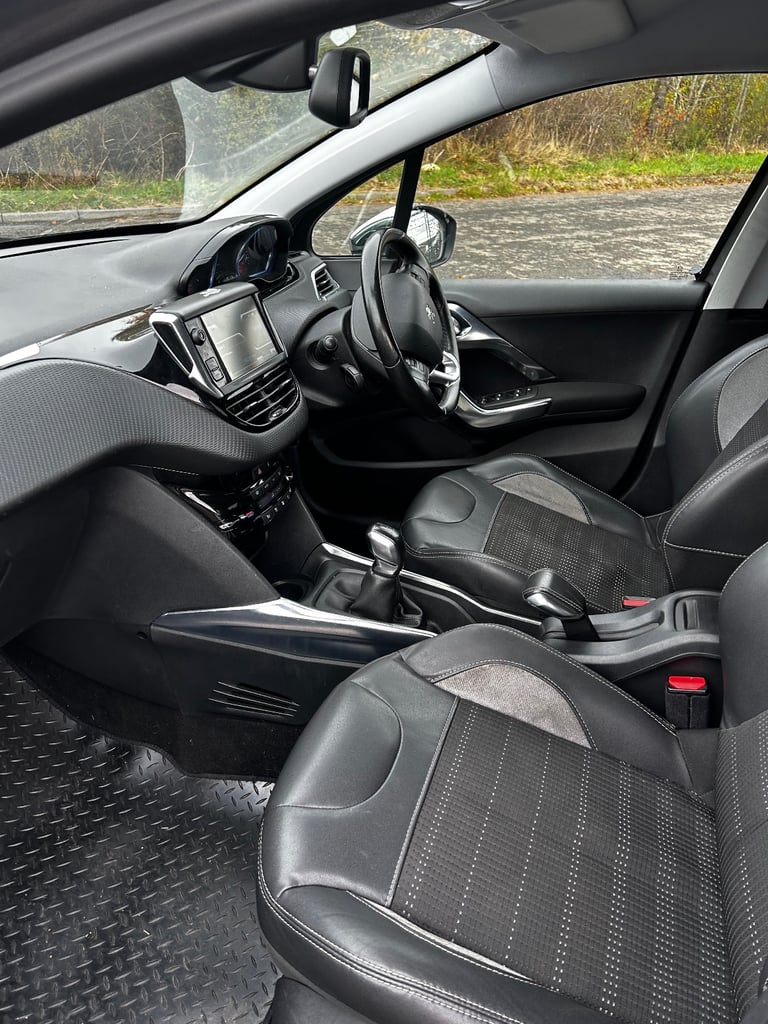 Peugeot 2008, 2014 Hatchback , Manual, 1199 (cc), 5 doors