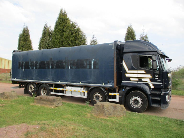 Iveco Stralis 360 8X2 FLAT CURTAINSIDER SLIDING CANOPY
