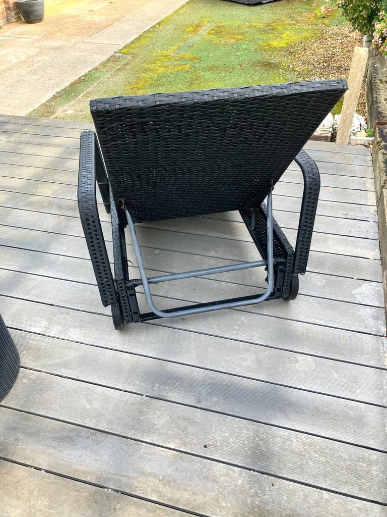 Wratten 2 x sun loungers, 4 chairs and glass top table including umbrella and stand 
