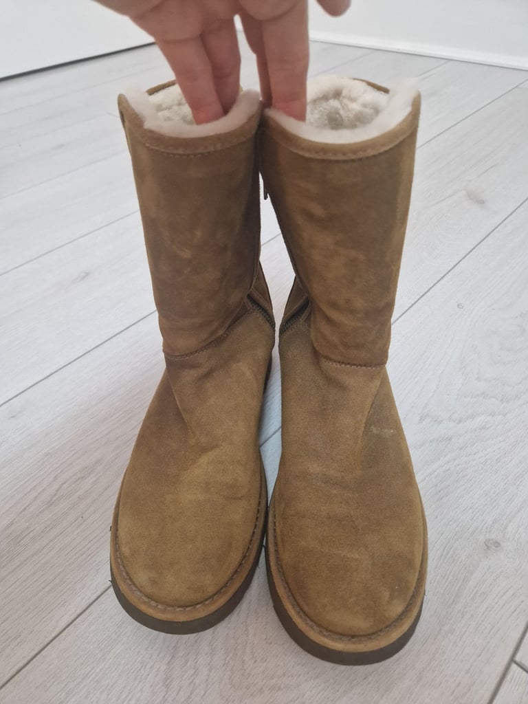 image for UGG short boots