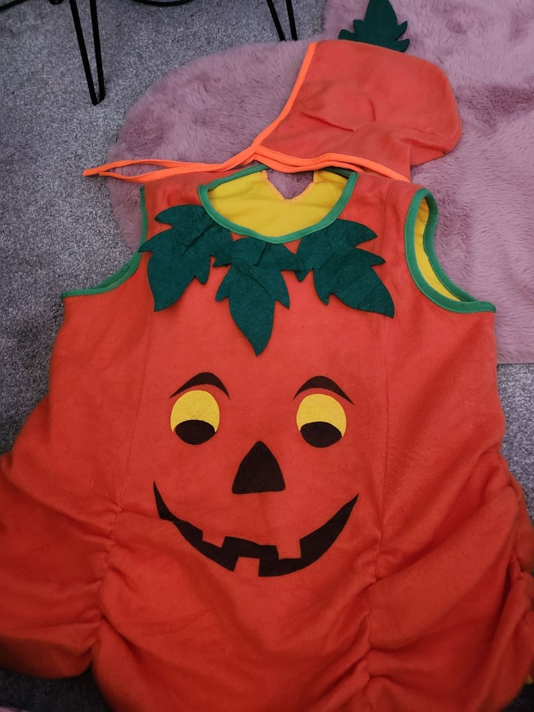 image for Pumpkin coatume and hat size l 