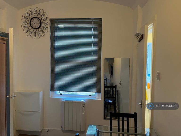 1 bedroom flat in Bath Street, Nottingham, NG1 (1 bed) (#2640227)