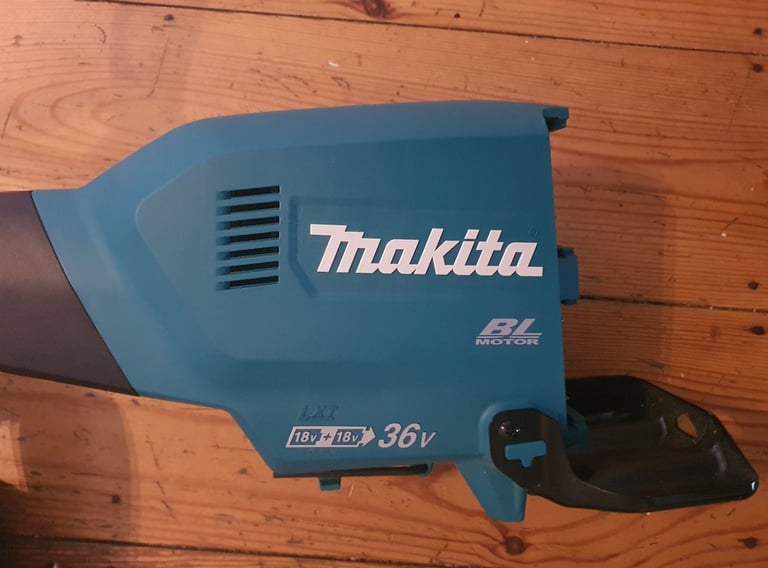 For sale is Makita DUR369A 36V grass trimmer/shrubs cutter. 