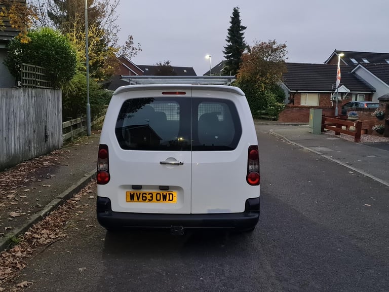 Factory Crew Van  Long Wheel Base Twin Side Loading Doors 2013 Peugeot Partner Professional HDI