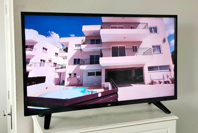 40" JVC SMART HD READY WIFI LED APPS TV FREEVIEW CATCH UP RC & LEGS TOP CONDITION -FREE DELIVERY
