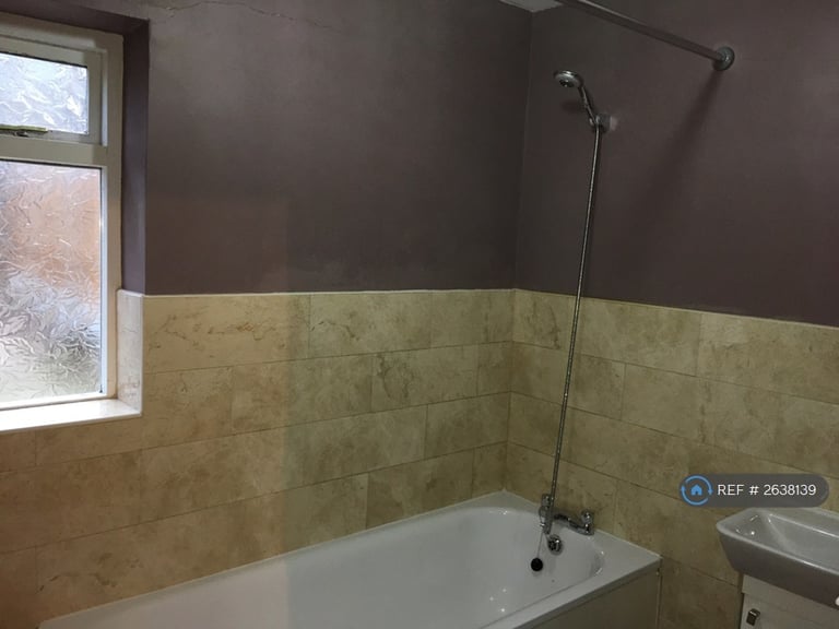 1 bedroom flat in Leyton, London, E10 (1 bed) (#2638139)
