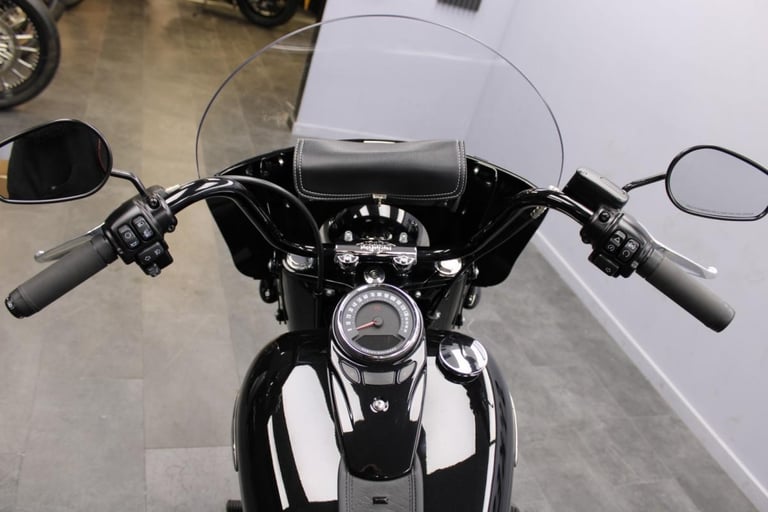 2024 Harley-Davidson FLHCS Heritage Softail Classic in the Vivid Black 