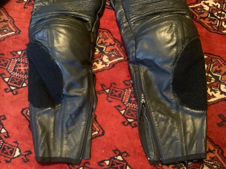 🏍️ REV’IT LEATHER MOTORCYCLE 🏍️ TROUSERS 👖 VGC (APPROX 30” WAIST) 24 SHORT LEG