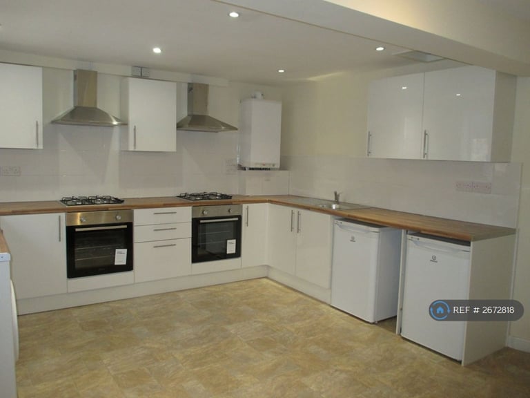 6 bedroom house in Garmoyle Road, Liverpool, L15 (6 bed) (#2672818)