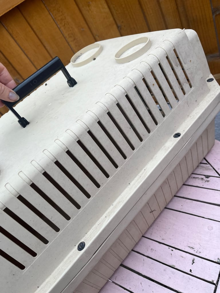 CAT CARRIER WITH HANDLE 