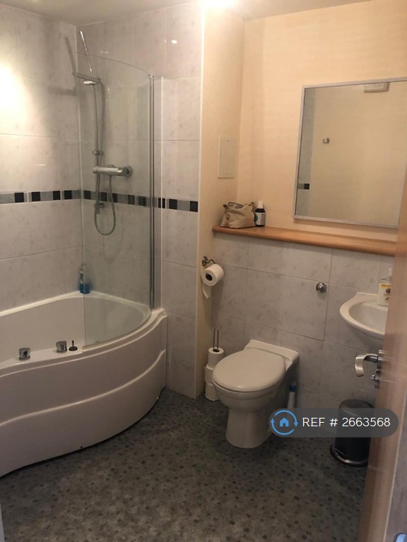 2 bedroom flat in New Mart Place, Edinburgh, EH14 (2 bed) (#2663568)