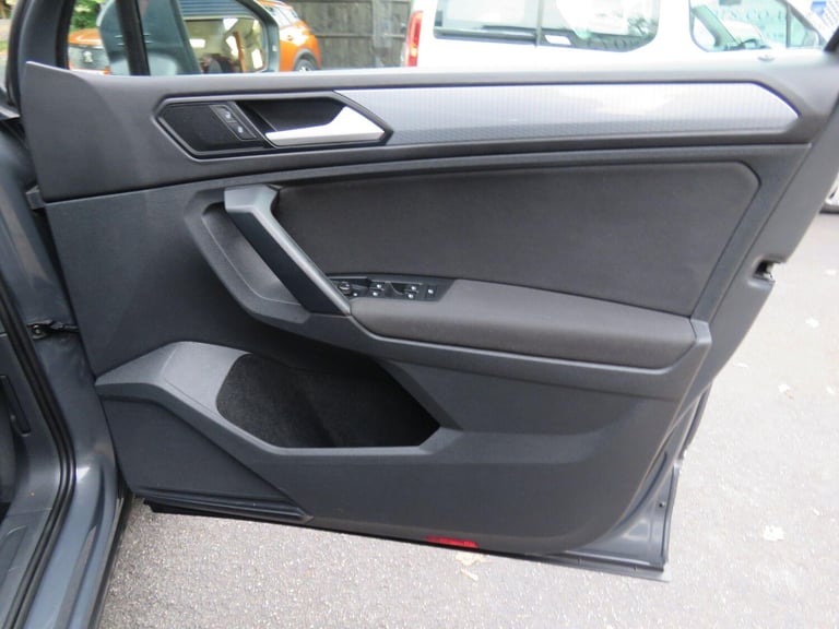 2021 Volkswagen Tiguan 1.5 TSI Life Euro 6 (s/s) 5dr ESTATE Petrol Manual