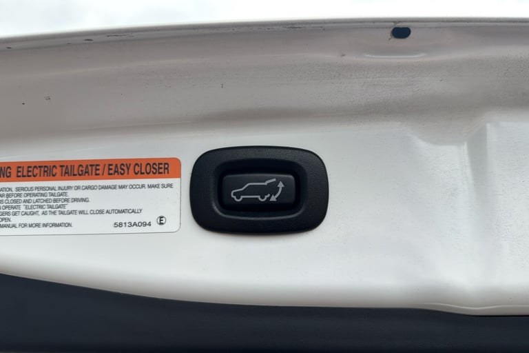  Mitsubishi Outlander PHEV 2.0h 12kwh 4hs Suv 5dr Petrol Plug In Hybrid CVT 4wd