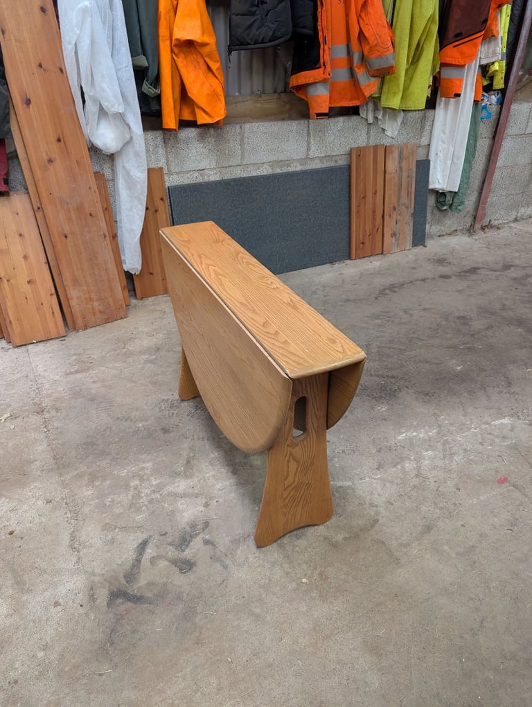 Ercol Gateleg Drop Leaf Table