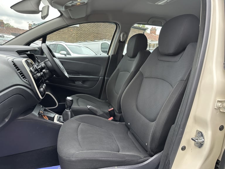 2019 Renault Captur 0.9 TCi Play Petrol Manual 5 Door Hatchback Cream
