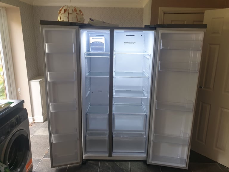 SAMSUNG Series 6 SpaceMax RS57DG400EM9/EU American-Style Smart Fridge Freezer - Gentle Silver
