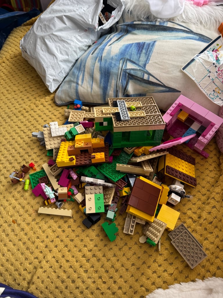 Mixed bag of Lego 