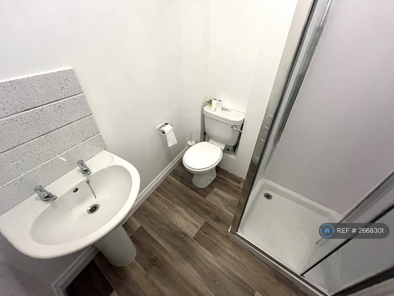 2 bedroom flat in Birkin Street, Bristol, BS2 (2 bed) (#2668301)