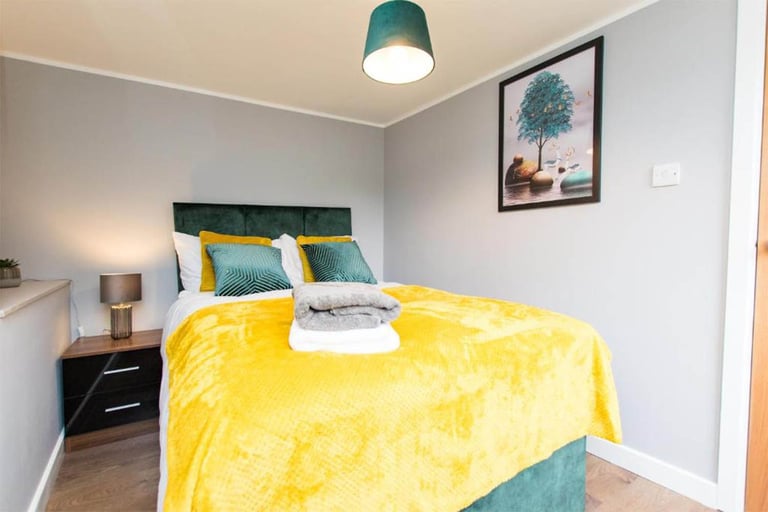 Beautifully Presented 5-Bedroom Terraced Home **COMPANY LET / R2R DEAL**