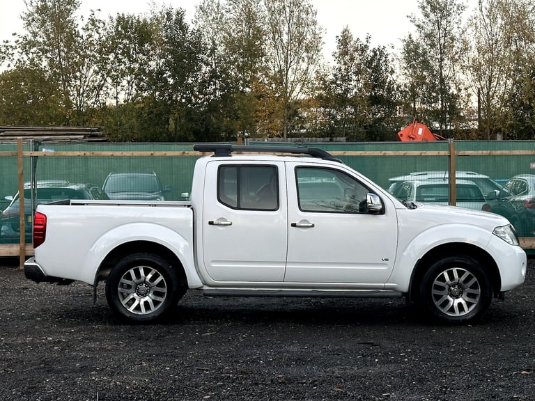 2013 Nissan Navara 3.0 dCi V6 Outlaw 4WD Diesel 4-Door Diesel