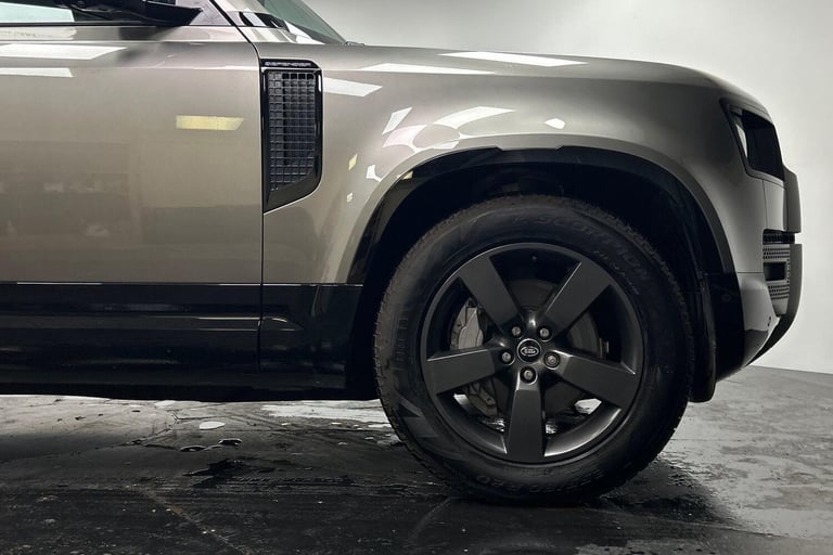  Land Rover Defender 130 3.0 D300 MHEV X-Dynamic SE SUV 5dr Diesel Auto 4WD Euro 6 (s/s) (300 ps)...