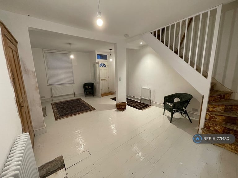 2 bedroom house in Magdala Road, Broadstairs, CT10 (2 bed) (#771430)