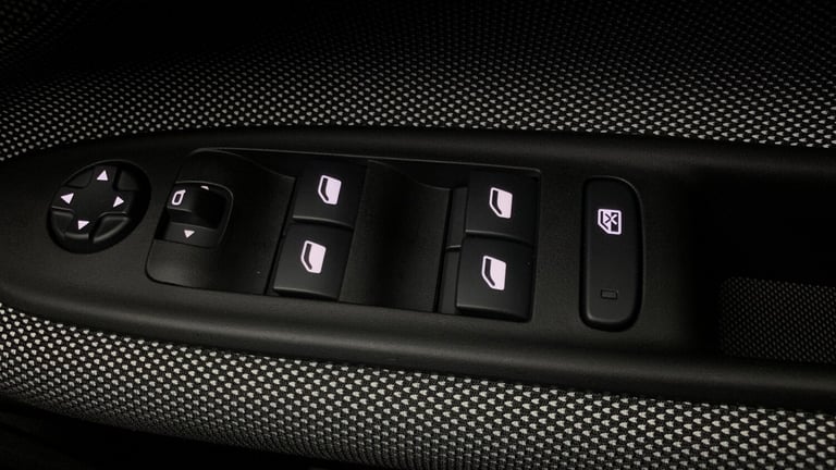 2024 Fiat 600 1.2 MHEV SUV 5dr Petrol Hybrid e-DCT Euro 6 (s/s) (100 ps) SUV Hybrid Automatic