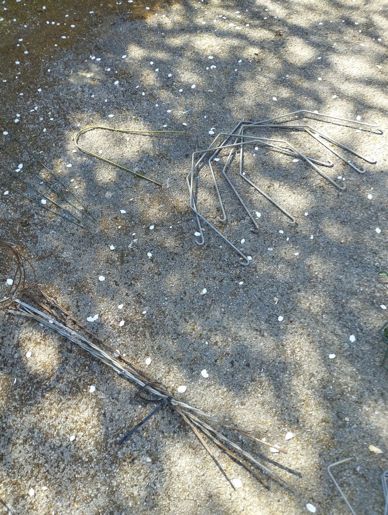 Link stakes plant supports